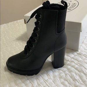 SteveMadden Latch Black Leather Boots.